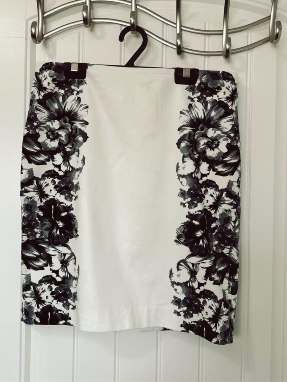 Express Black and White Floral Side-Panel Pencil Skirt